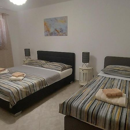 Apartment Spomax Паг Стая снимка